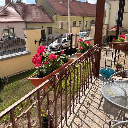 Balazs Apartman Eger Phòng bức ảnh