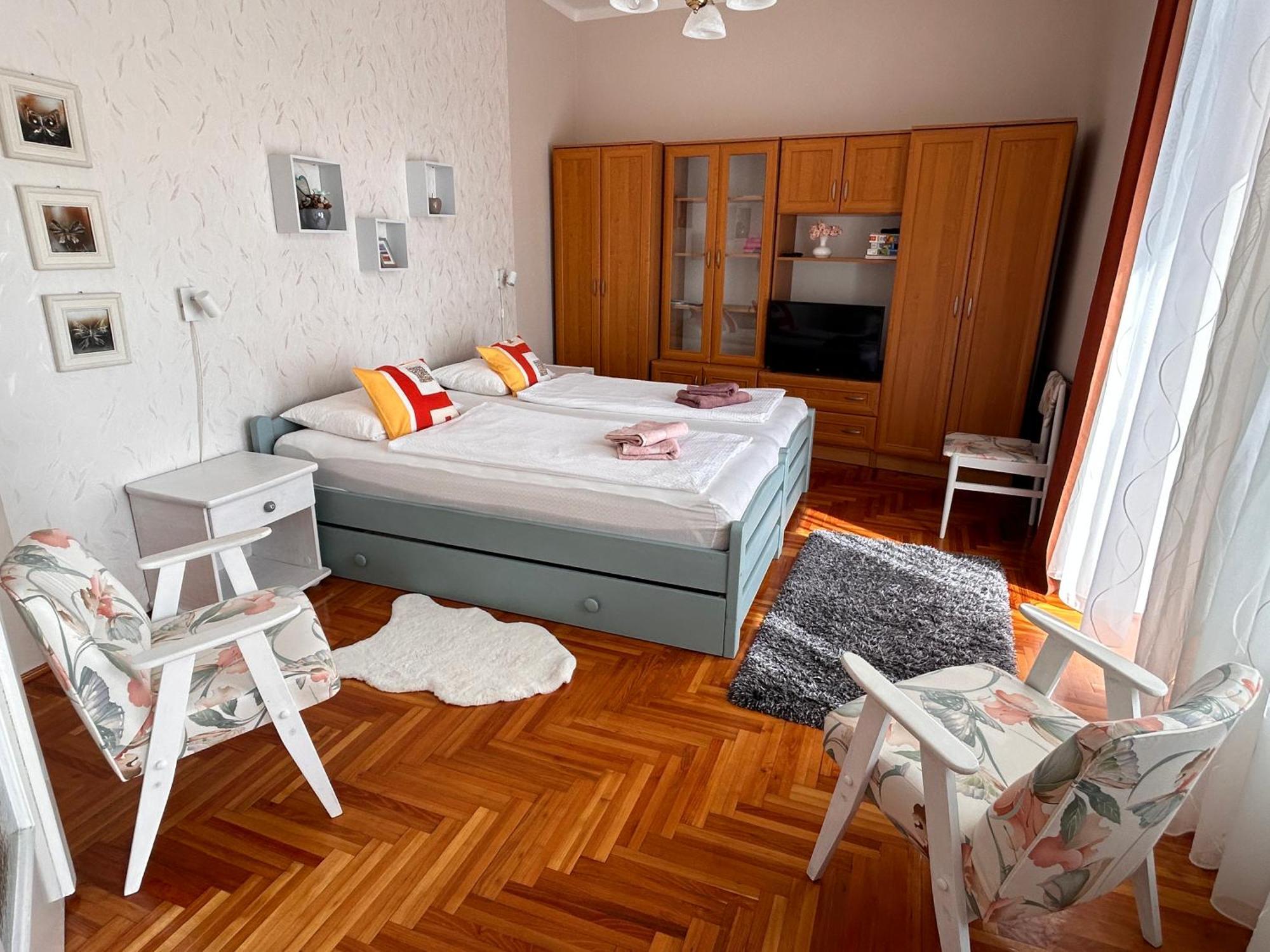 Balazs Apartman Eger Phòng bức ảnh